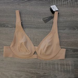 SKIMS NAKED UNDERWIRE PLUNGE BRA